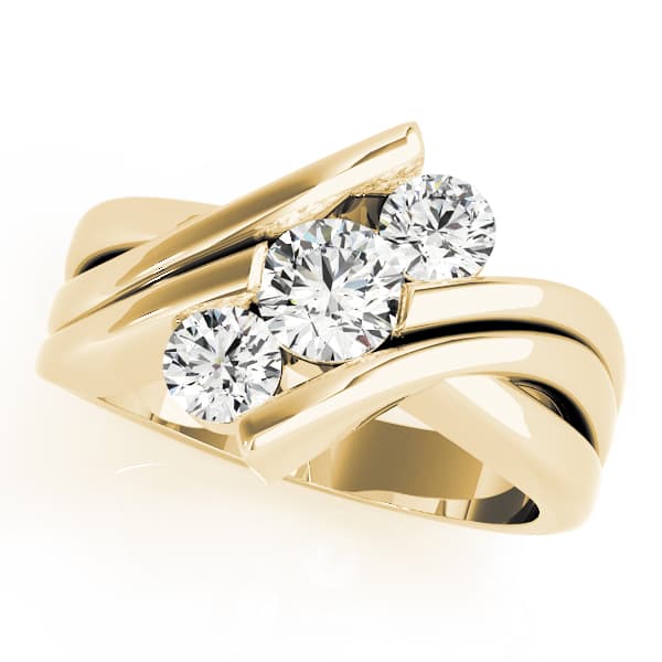 3 Stone Round Engagement Ring in Yellow gold