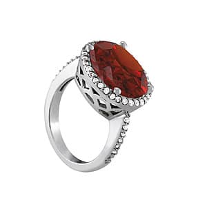 Oval Halo Ring (1/3 ct. tw.), Side view in white gold or platinum
