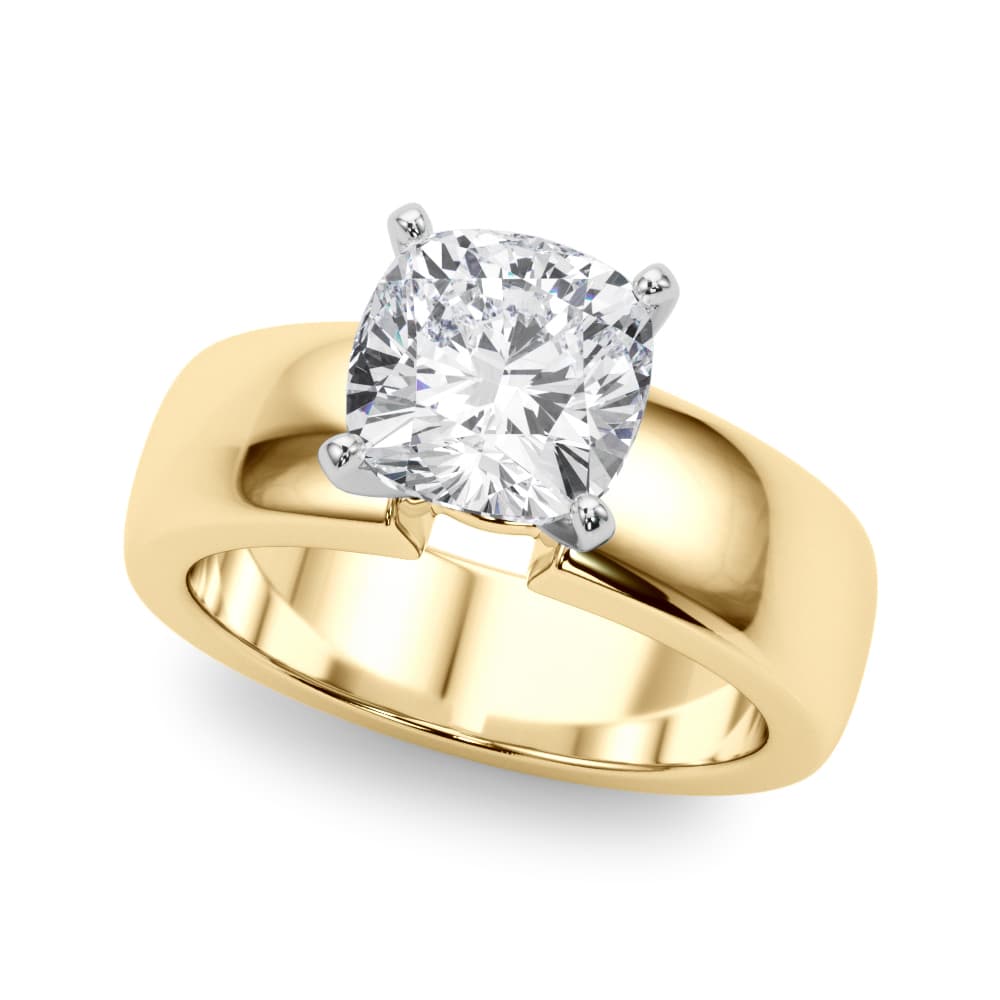 Solitaire Engagement Ring in Yellow gold