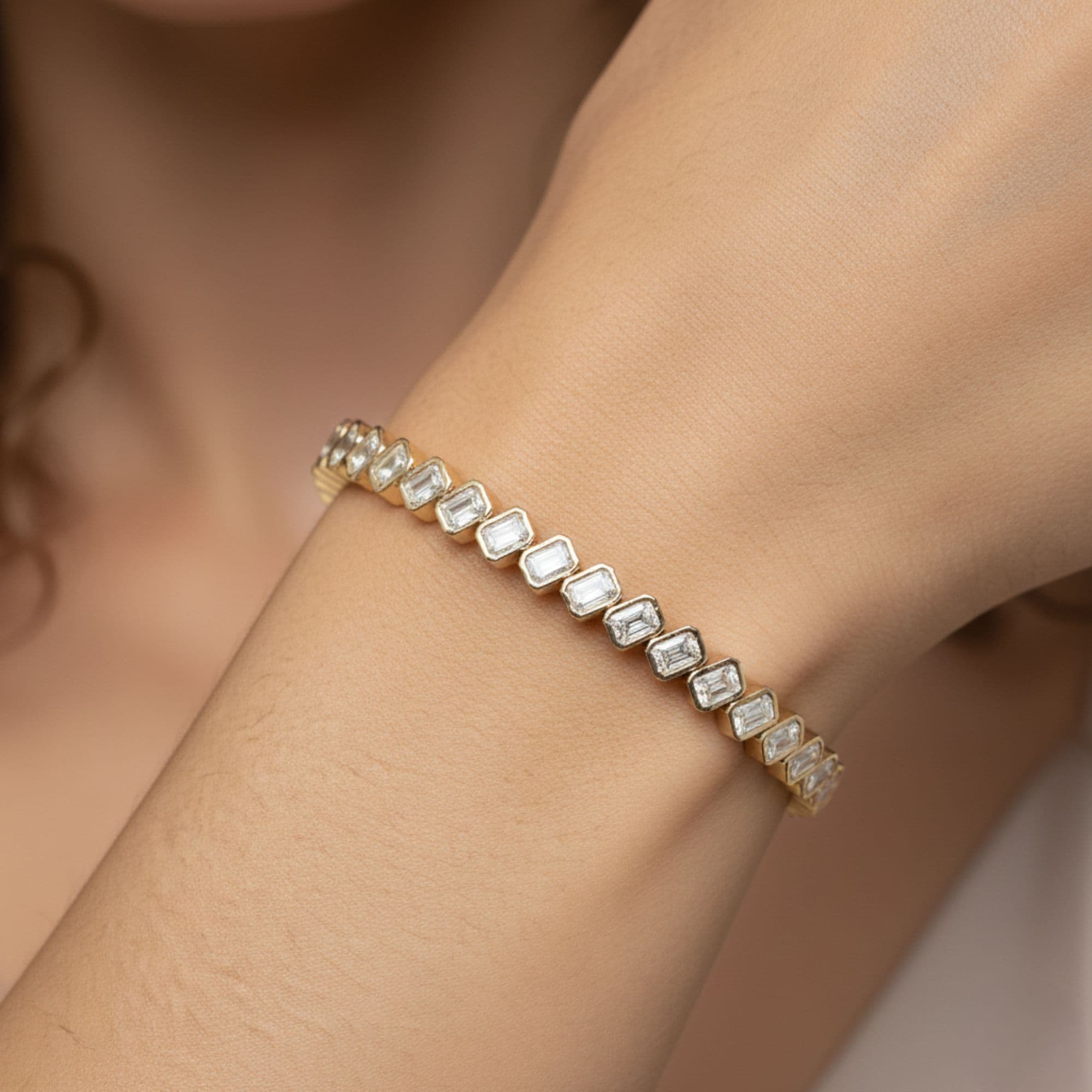 LGD Emerald Cut Bangle (3.8 ct. tw.), Side view in yellow gold
